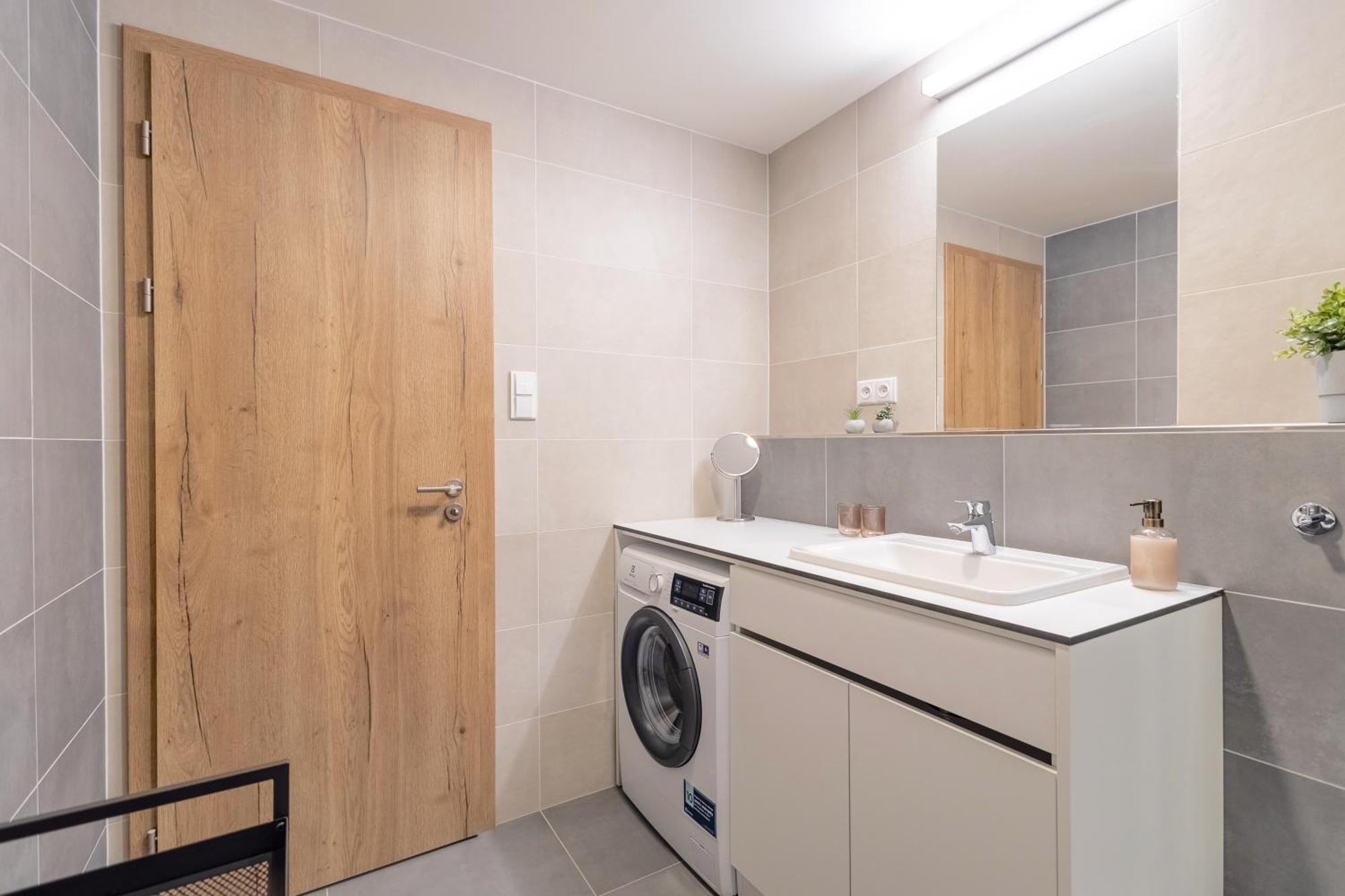 Bright 2Br - 5Th Floor, Balcony, Free Parking By Gravity Prague Apartment Exterior photo