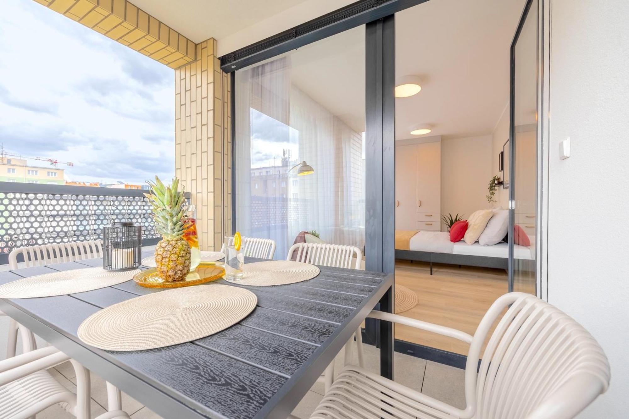 Bright 2Br - 5Th Floor, Balcony, Free Parking By Gravity Prague Apartment Exterior photo