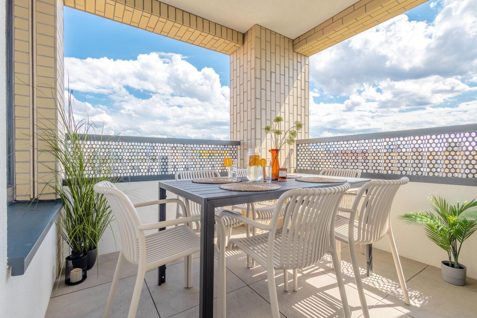 Bright 2Br - 5Th Floor, Balcony, Free Parking By Gravity Prague Apartment Exterior photo